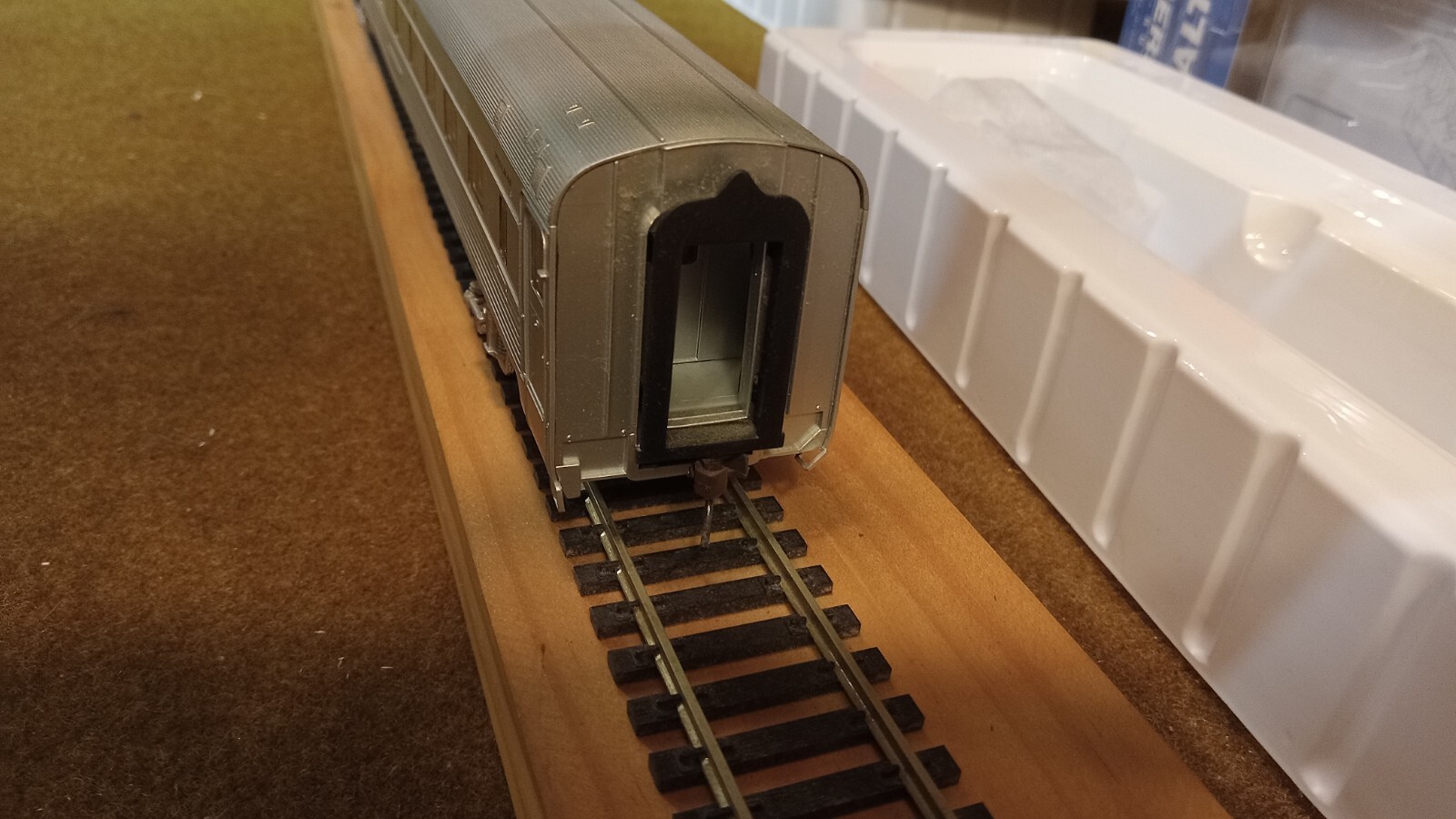 Walthers HO scale lot of 9 Santa Fe Super Chief passenger cars eBay