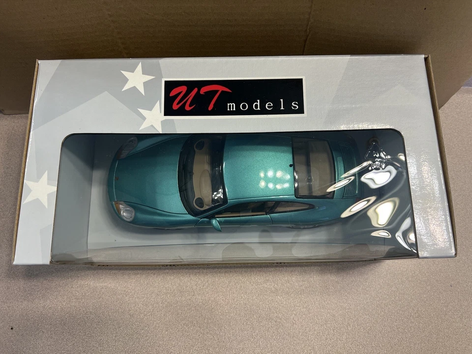 UT модели комплект лот: 1:18 Porsche 911 996 купе зеленый + боксер красный - Изображение 3 из 4