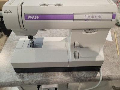PFAFF Classic Style 1525 610A Sewing Machine w/ Pedal & Case & Accessories