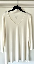 Chico  s Women  s LN White 3/4 Sleeve Slinky Stretch V-Neck Tunic Top Size 3 XL