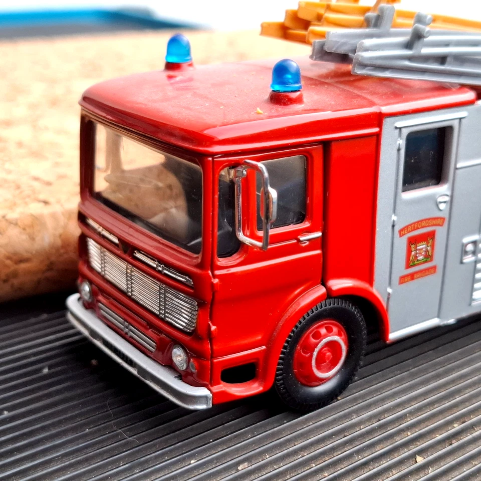 Corgi Modellauto Pump Escape Fire Truck 1972 (Feuerwehrauto) Diecast 1:50 - Bild 3 von 4