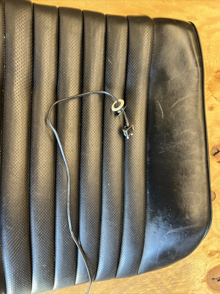 1985 MERCEDES W123 300CD COUPE,前右上座黑色皮革加热 — 第 4/4 张图片