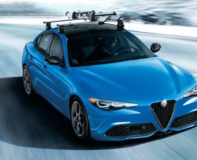 Alfa Romeo Giulia Yakima Box On Thule Bars Thule SlideBar Evo Roof