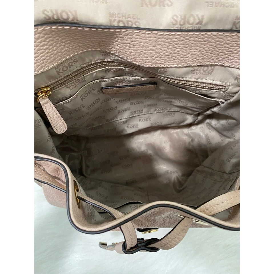 Mochila Michael Kors Riley Grande Lt Rosa Beige Cuero Guijarro Dorado Tachonado Foto 4 de 4