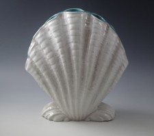 ZACCAGNINI ITALIAN CERAMIC CLAM SHELL TULIPIERE VASE SIGNED WHITE TURQUOISE