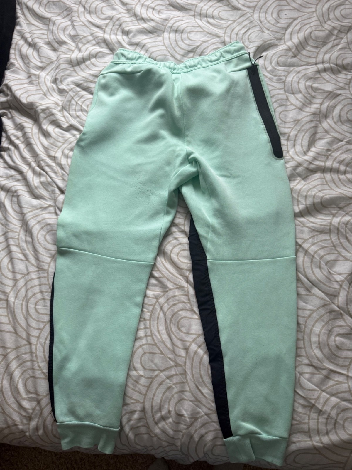 Nike Tech Fleece, Rare Teal Colour, Size Mens Medium in great condition image 4