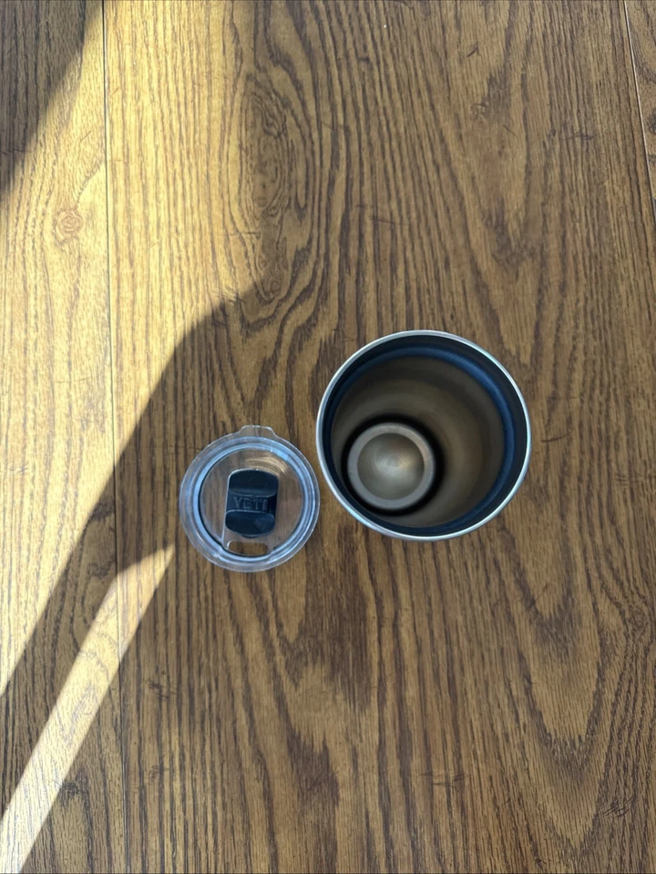 Vaso YETI Rambler 20 oz (con tapa MagSlider) azul marino Foto 3 de 3