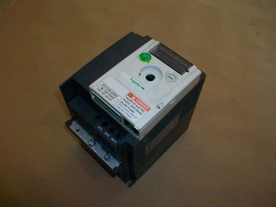 Schneider Electric Altivar ATV12HU22M2 VFD  240V  3HP   USED
