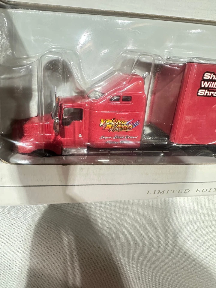 Agco Young Blood Pulling Tractor Kenworth T-600 Semi By SpecCast 1/64th Scale - Image 3 of 4