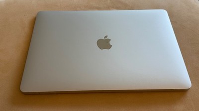 Apple MacBook Air 13 Zoll (256GB SSD, M1, 8GB) Laptop - Silber