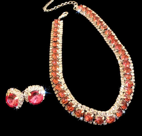 Lo último Juego de aretes collar gargantilla Betsey Johnson de diamantes de imitación rosa fucsia - Imagen 5 de 17
