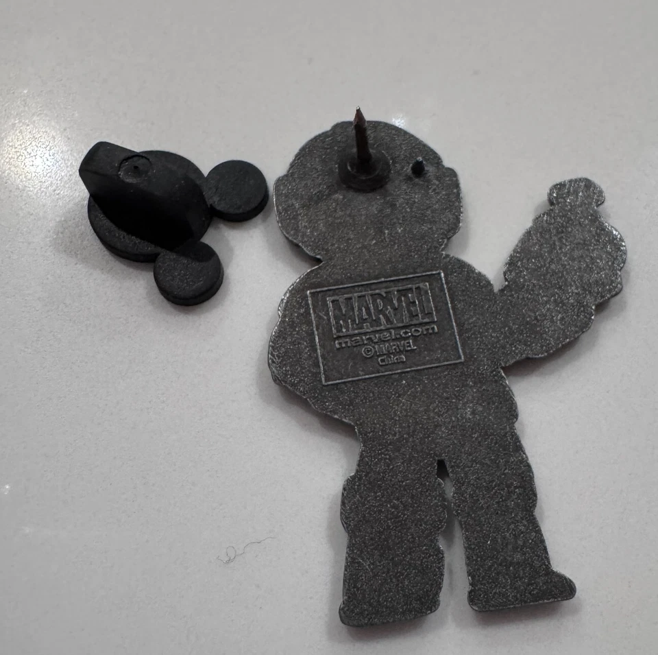 Prendedor Disney SDCC 2015 Marvel Avengers Iron Patriot Iron Skottie Young Foto 2 de 2