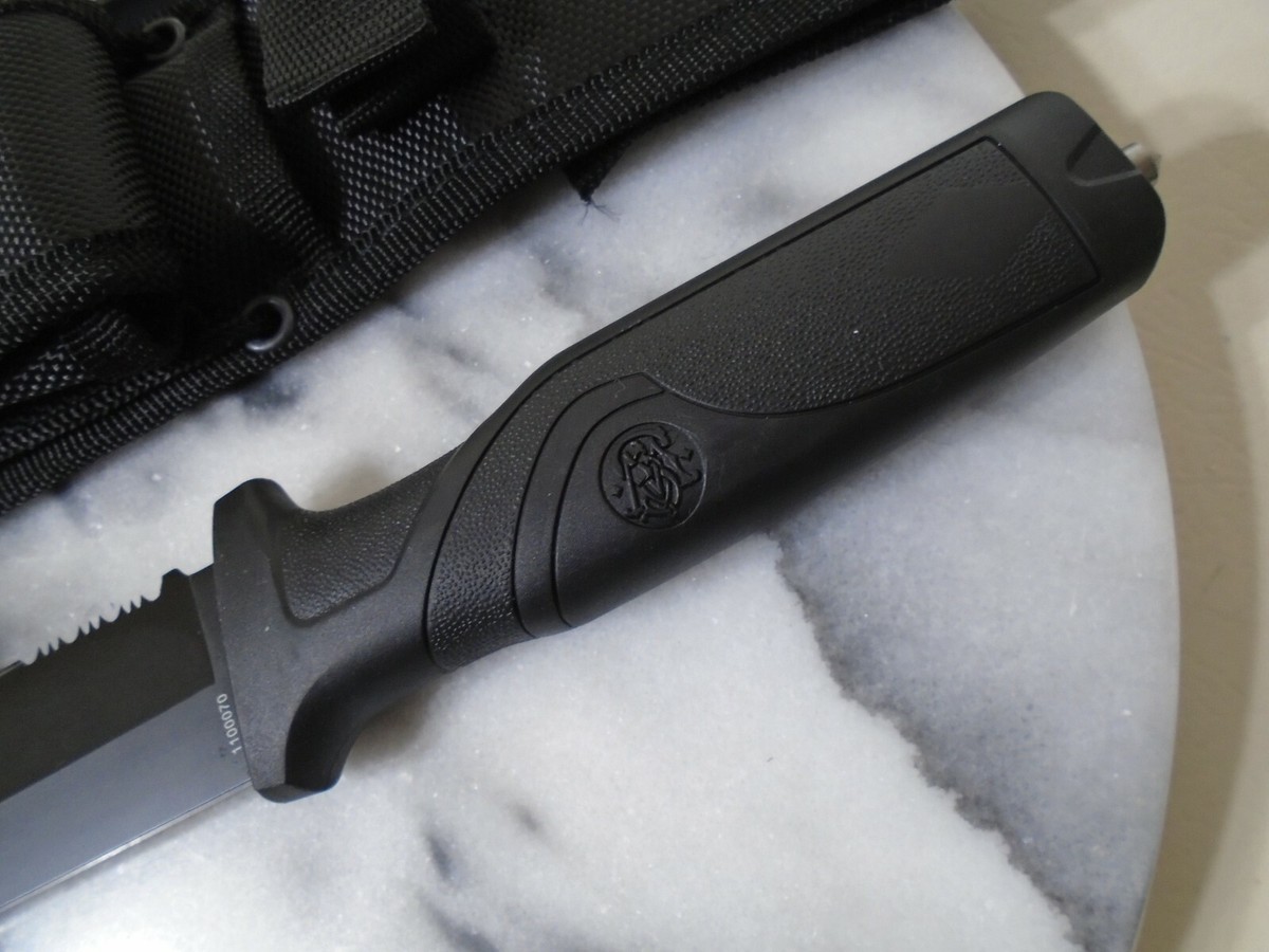 Smith & Wesson Search & Rescue Fixed Blade Bowie Knife Smith & Wesson Search & Rescue Fixed Blade Bowie Knife