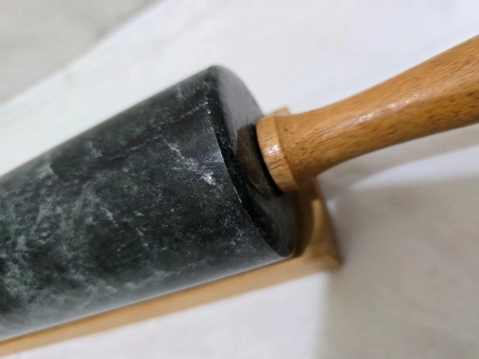 Rolling pin in black solid marble With Wooden Handles with wooden base 46 cm - Image 3 of 4