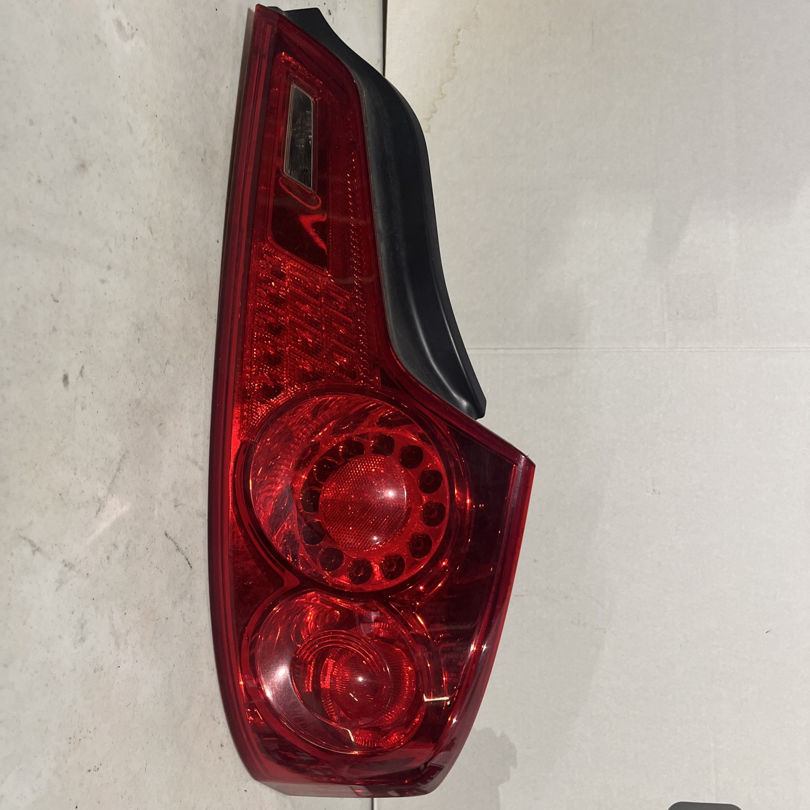 2006-2007 Infiniti G35 Coupe Right Tail Light OEM