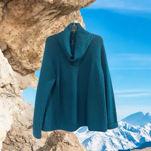 Woman’s Crowl Neck Sapphire Blue Gap Sweater XL