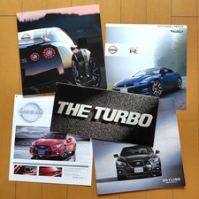 Skyline GTR R35 2011 Op 付 1/18 Scale Toy Set 3 Items Fully Assembled