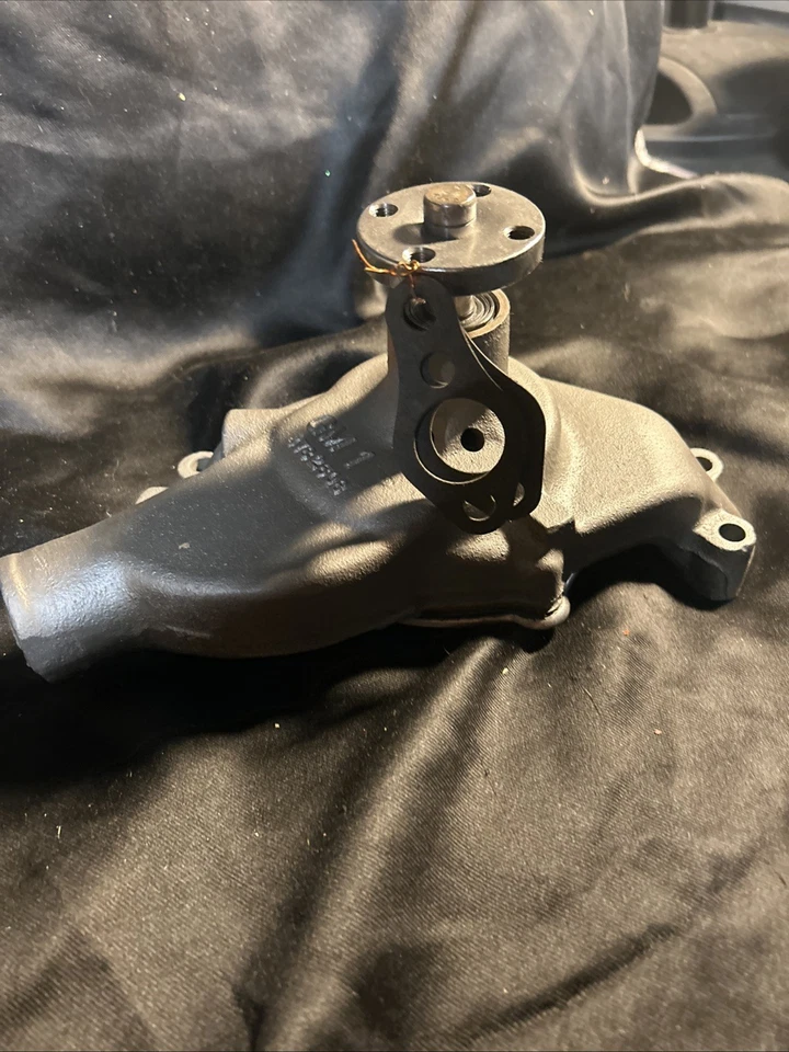 Chevy Corvette 1963 bomba de agua 3782608 fecha B-5-63 250 hp 300 HP Foto 2 de 4