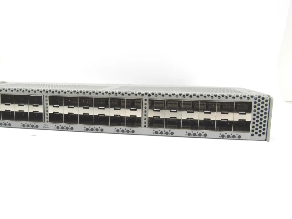 Cisco DS-C9148S-K9 MDS 9124S 48x Port 16G SFP FC Switch 2x AC Power 1U No RMK - Image 3 of 4