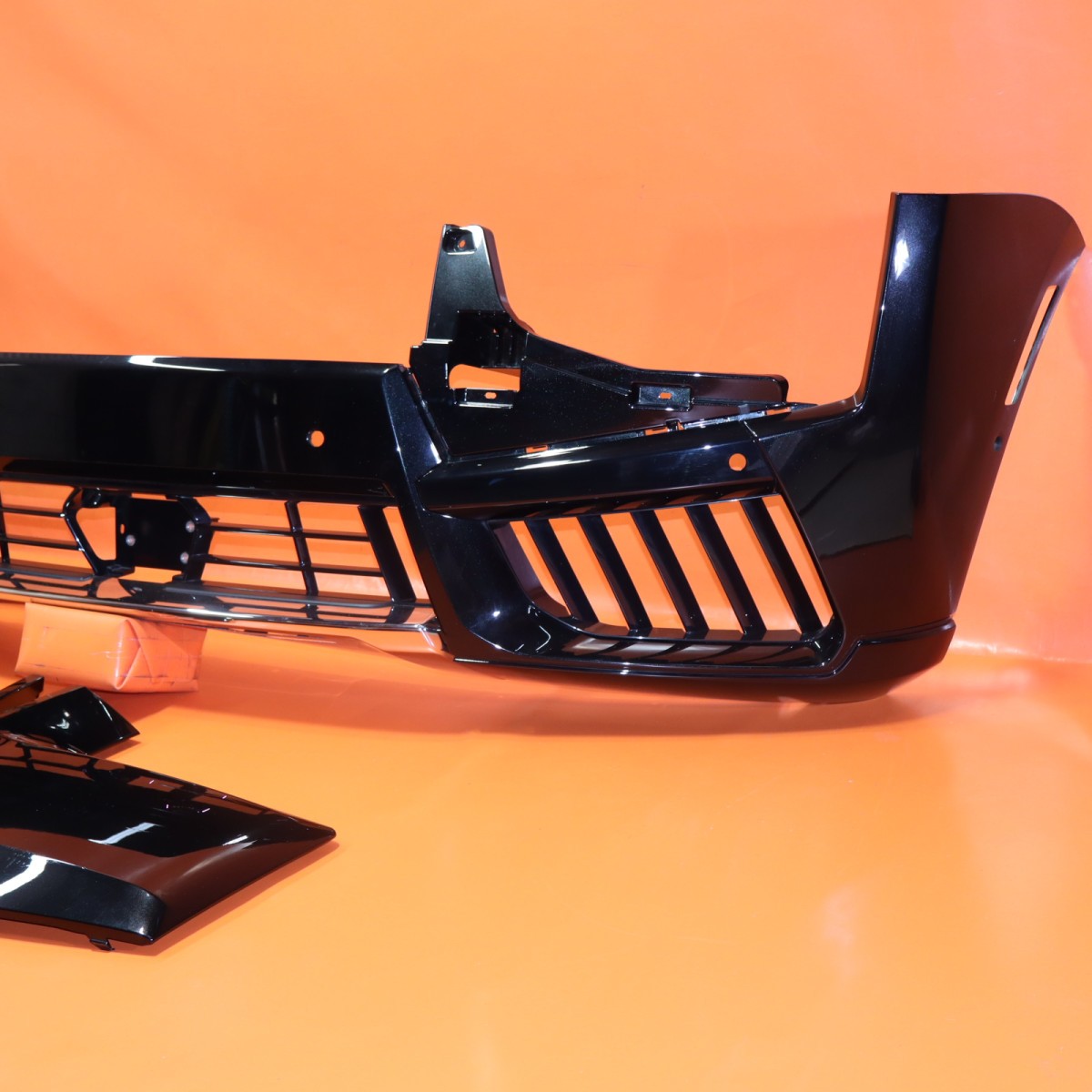 Rolls-Royce Cullinan 2025-2026 Front Front bumper Black
