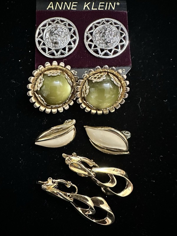 Lot Of 4 Gold Tone Silver Tone Clip On Earrings Emmons Anne Klein Trifari Monet
