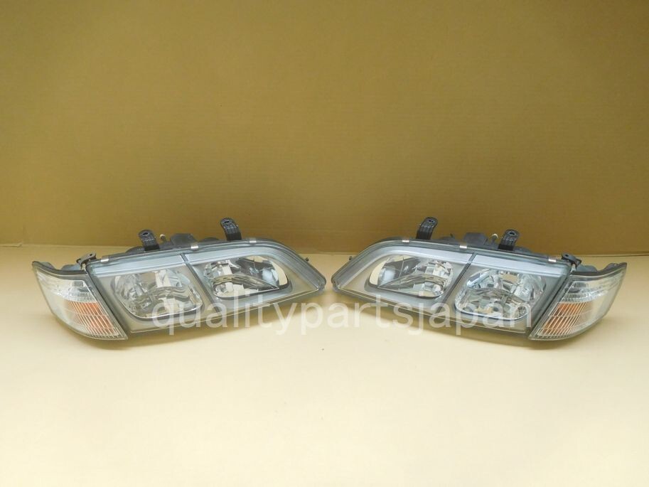 ニッサン　プリメーラ　QP11 ヘッドランプ　ヘッドライト　左右セット　中古品 ニッサン プリメーラ QP11 ヘッドランプ ヘッドライト 左右セット 中古