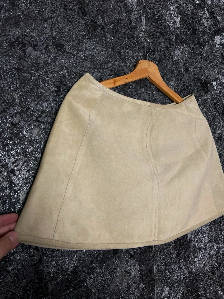 Minifalda vintage Emporio Armani cuero gamuza años 90 talla 42 Foto 2 de 4