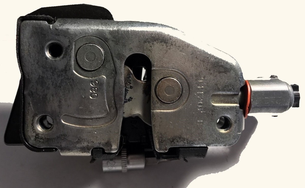 FORD EXPEDITION/ NAVIGATOR 1997-2002 REAR LIFTGATE TRUNK LOCK