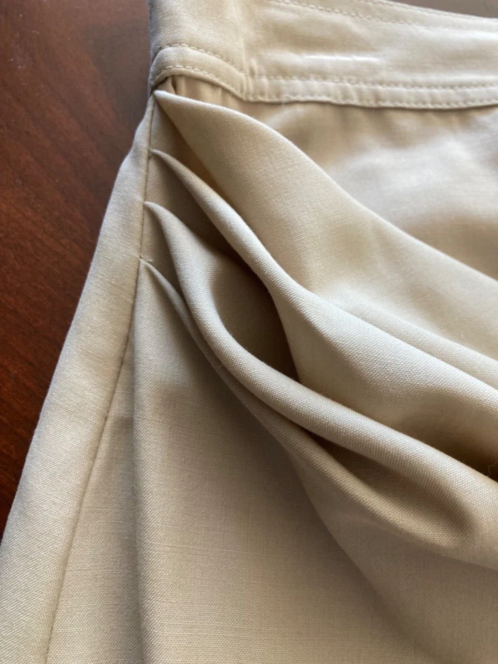 复古 Max Mara 意大利制造垂褶背面衬里 100% 初级羊毛裙,棕褐色 12