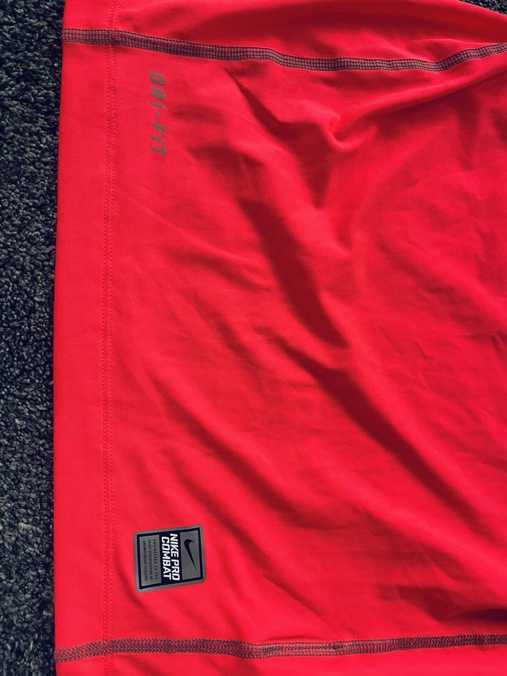 Nike Pro Combat DRI-FIT base layer LARGE. Bright Pink - Image 3 of 4