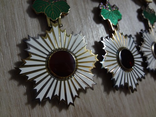 WWII Japanese Order of the Rising Sun 5th Class Gold & Silver Medal Badge 5 set - Picture 10 of 22