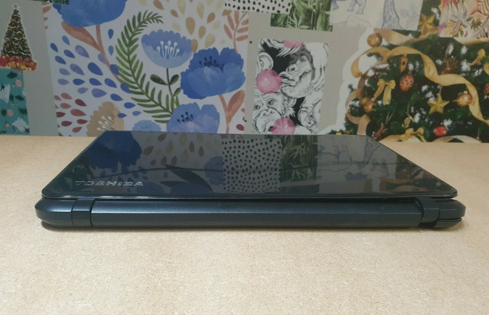 Toshiba Satellite L50D-C-150 - With Charger - Image 4 of 4