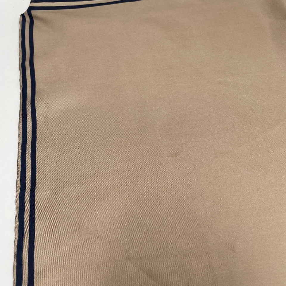 Pañuelo Christian Dior Cuadrado de Bolsillo 18" Beige Seda Para Hombre Italia Enrollado a Mano Foto 4 de 4