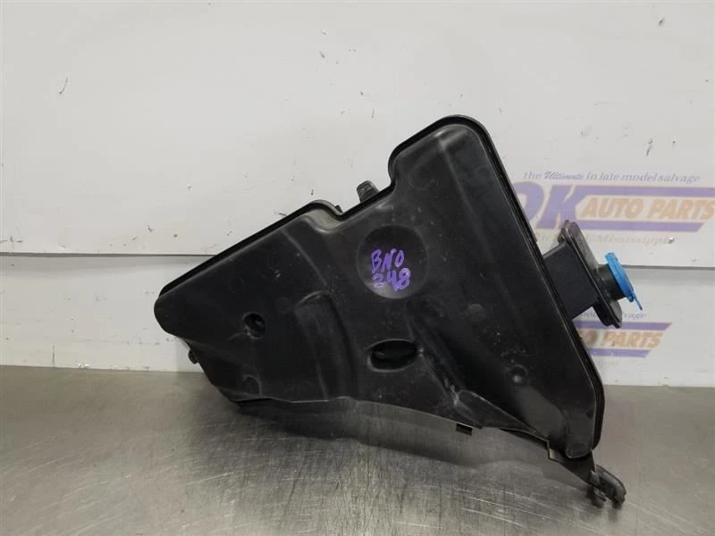 19 2019 BMW 530I WINDSHIELD WASH RESERVOIR - Image 2 of 4