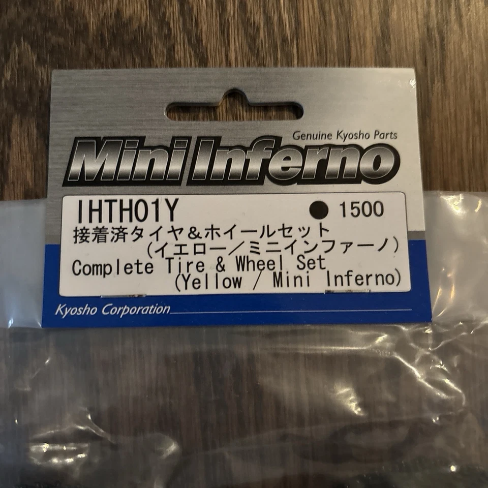 Juego completo de neumáticos y ruedas amarillo Kyosho Mini Inferno IHTH01Y Foto 3 de 3