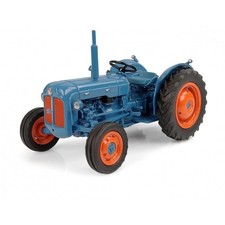 UNIVERSAL HOBBIES - Tracteur de 1958 - FORDSON Dexta - 1/32 - UH6272