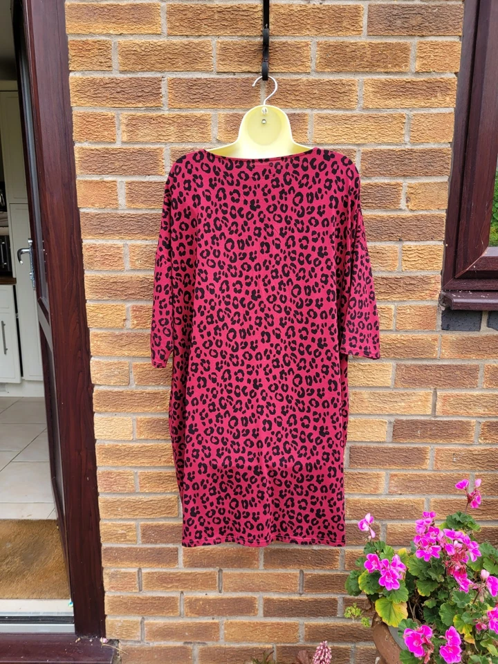 (M) HUSH Oversized Jersey DRESS. Dark Pink with Black Leopard Print. 3/4 Sleeve - Image 2 of 4