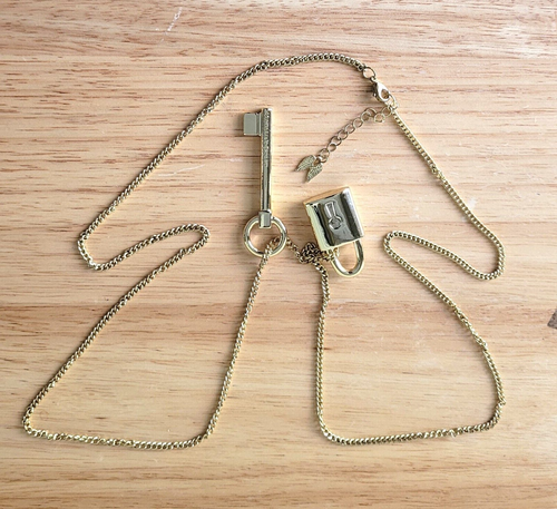 New w/ Box Victoria's Secret Gold Plated Large Pendant Lock & Key Chain Necklace - 第 1/15 張圖片