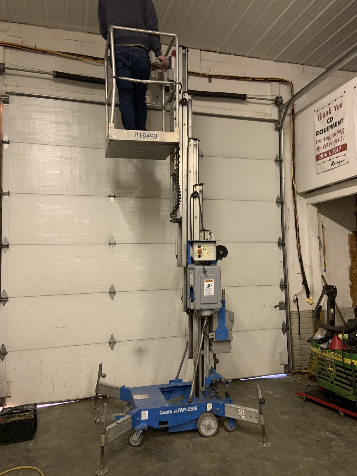 2013 GENIE AWP25S 25’ ELECTRIC PERSONNEL SCISSOR VERTICAL MAST MAN LIFT