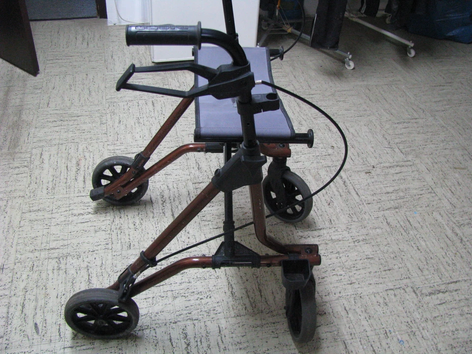 Dietz Taima M Rollator - Braun Metallic LEICHTGEWICHT ROLLATOR KLAPPBAR - Bild 3 von 4