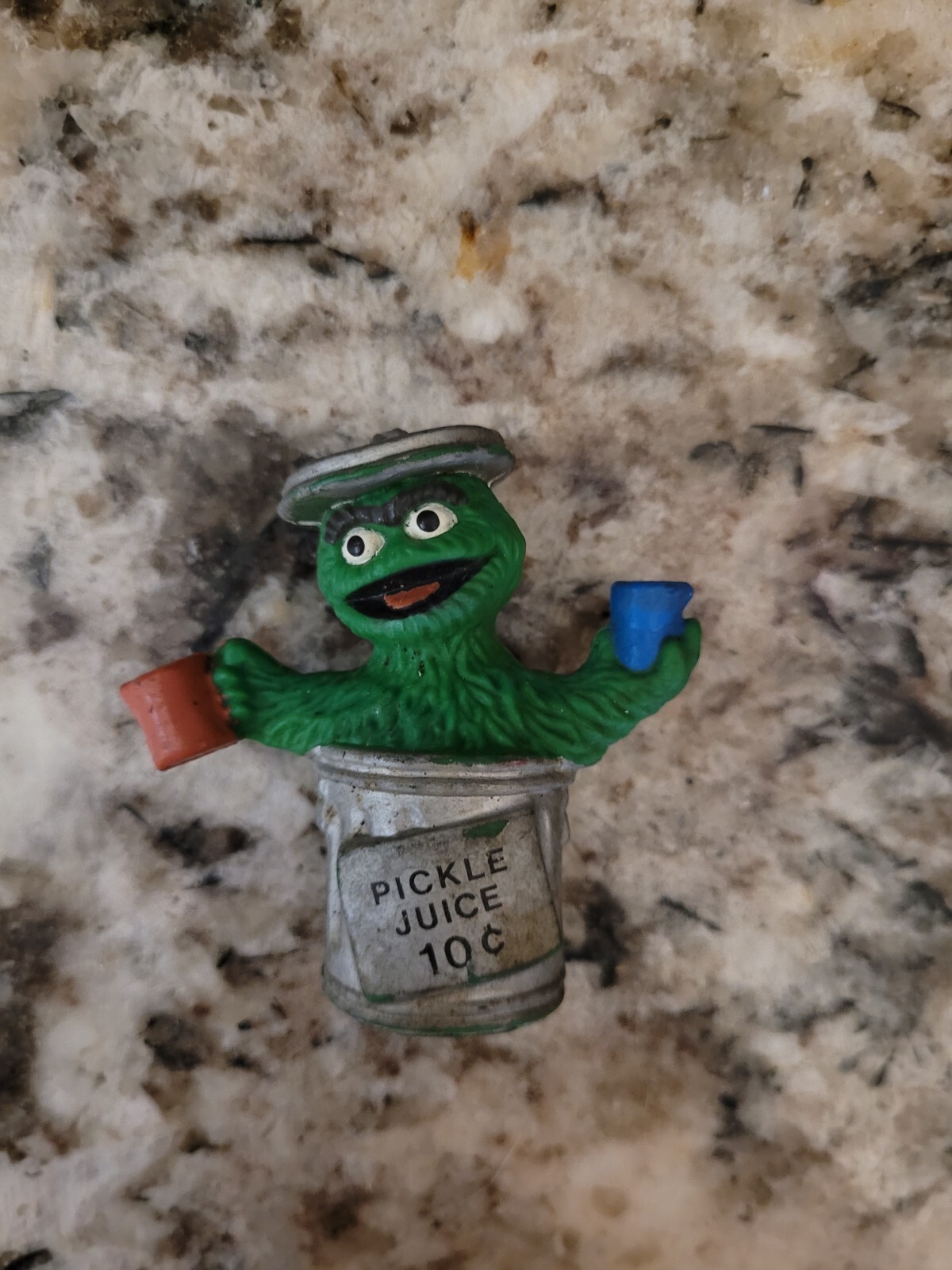OSCAR THE GROUCH in PICKLE JUICE CAN TARA TOY CORP MUPPETS PVC PLASTIC ...