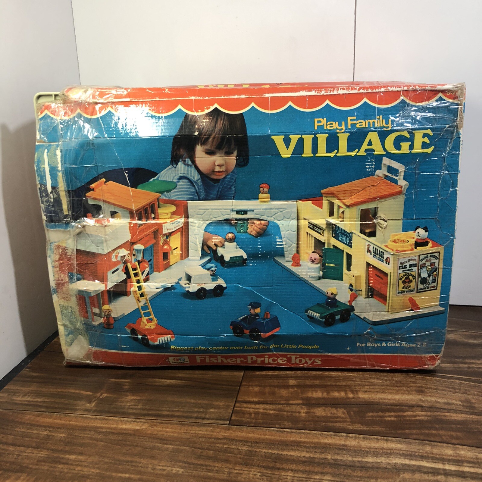 Fisher Price Play Family Village Little People 997 W/ Box Please See