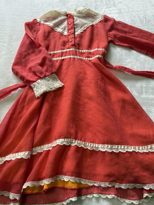 Vintage Girl’s Size 8 Medium M Girls Beautiful Lace Trimmed Red Dress Outfit