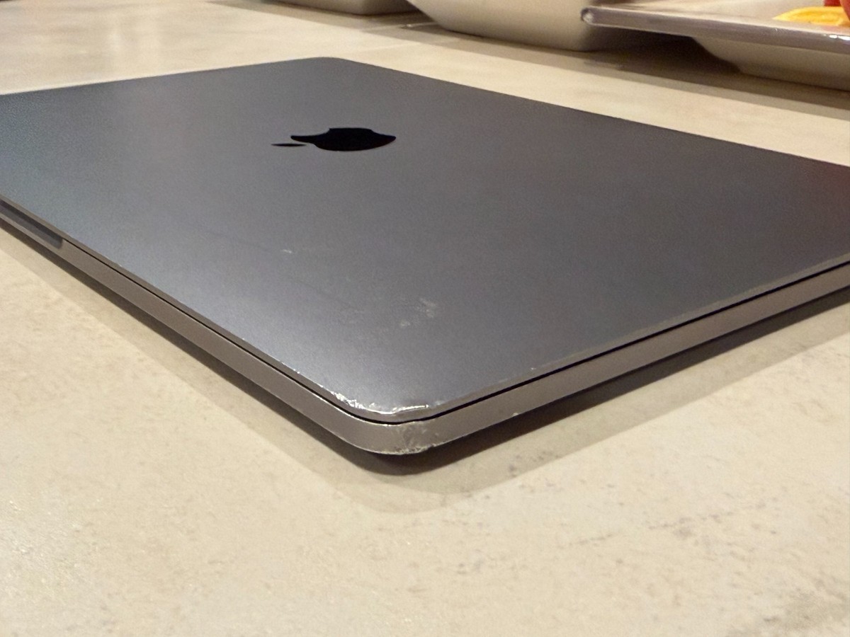 2020 Apple MacBook Pro 13.3