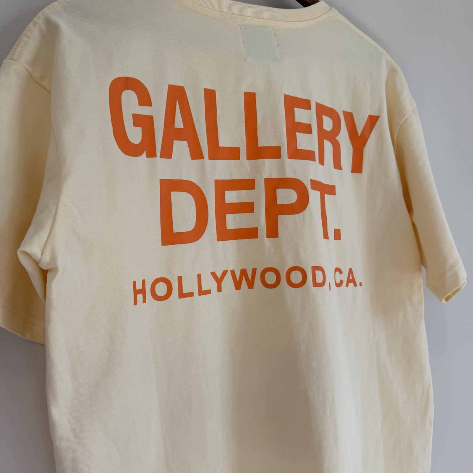 Gallery Dept Hollywood CA T Shirt Cream Graphic Tee M NWT