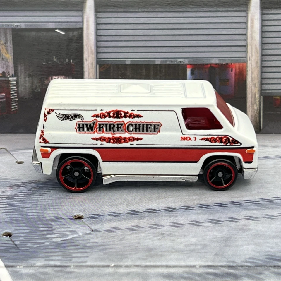 Hot Wheels Super Van Fire Chief Metalflake Pearl White 2015 1:64 Diecast [21k] Foto 3 de 4