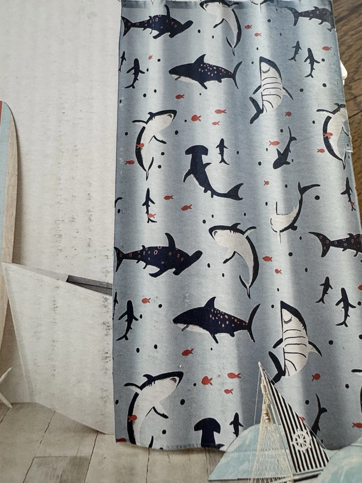 Cortina de ducha Shark de PillowFort para playa caprichosa turquesa Target Boys Foto 3 de 4