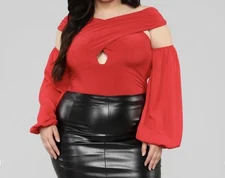 Fashion Nova Size 1X Red Don’t Get It Twisted Crossover Cropped Women’s Top NWT