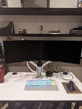  2 Samsung CF390 Series 24 inch Curved LED Monitors Glossy Black