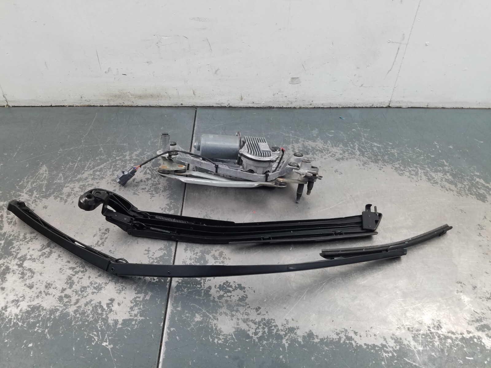 2021 McLaren 765LT Windshield Wiper Motor / Mount / Arms #5537 C7